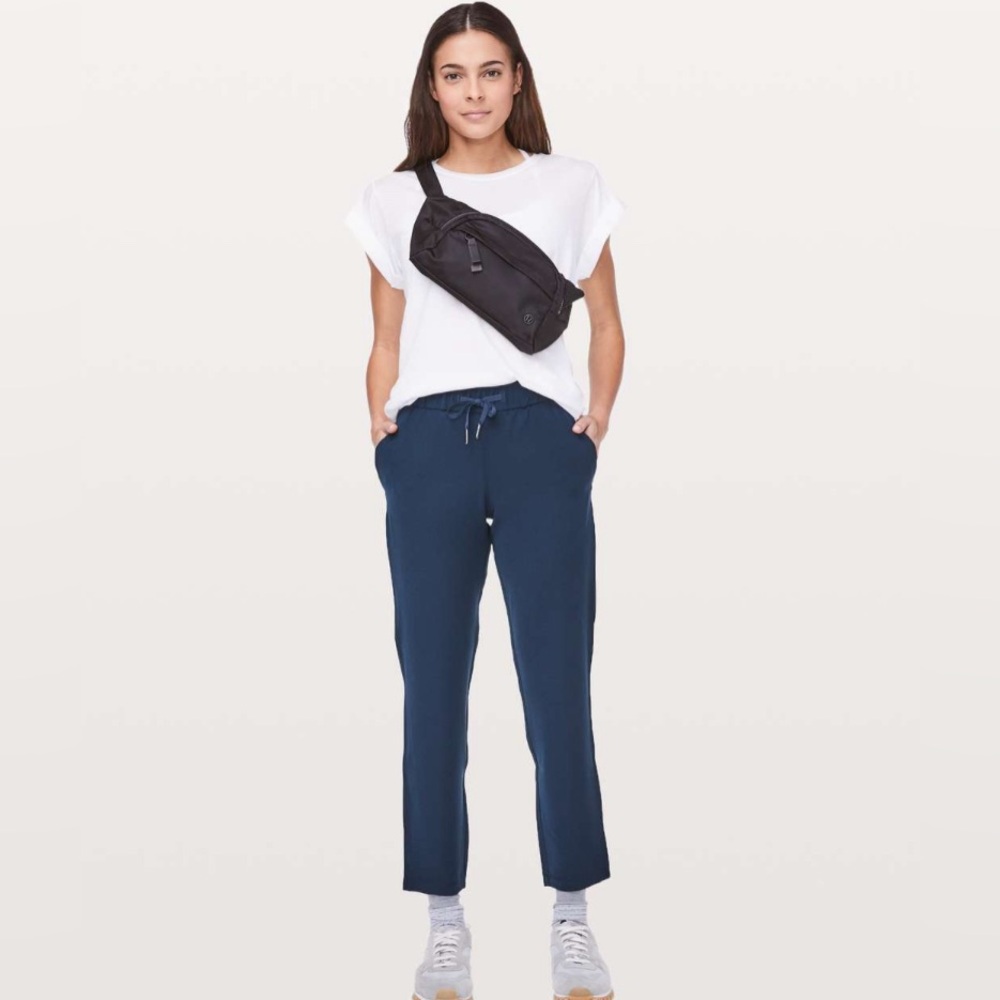 Lululemon on the Fly Pants Navy Size 4 27”